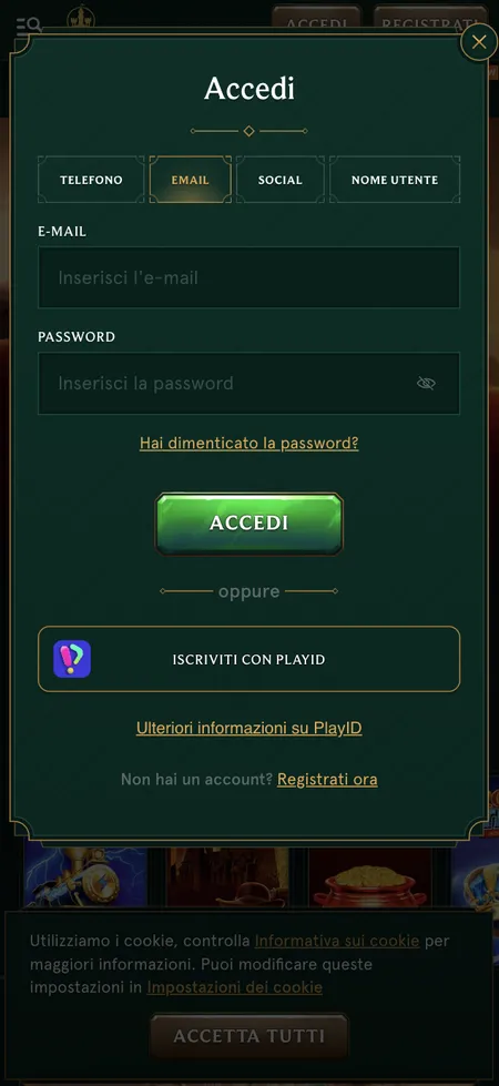 Schermata di login Casinia con opzioni telefono, email e PlayID